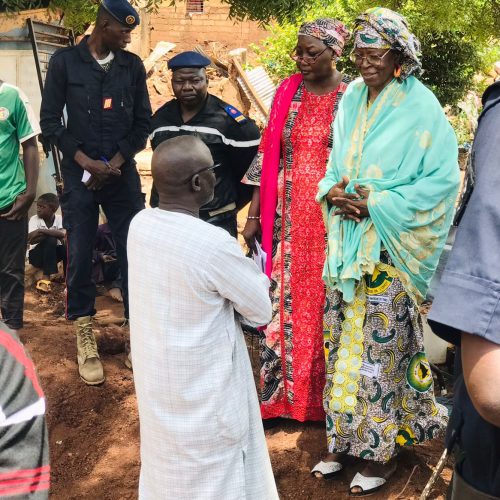 Inondations à Bamako : Mme Djiré, Maire de la Commune III, en Visite de Terrain pour Soutenir les Familles Endeuillées